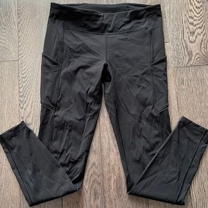 Women Lulu legging, never worn. Pet free and smoke free.